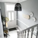 Comfortable 5br -free Wifi & Parking- Netflix Leeds (West Yorkshire)