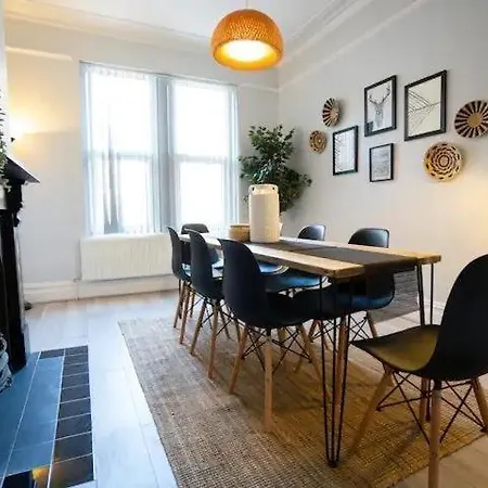 Stylish 5br -fast Wifi & Parking- Netflix