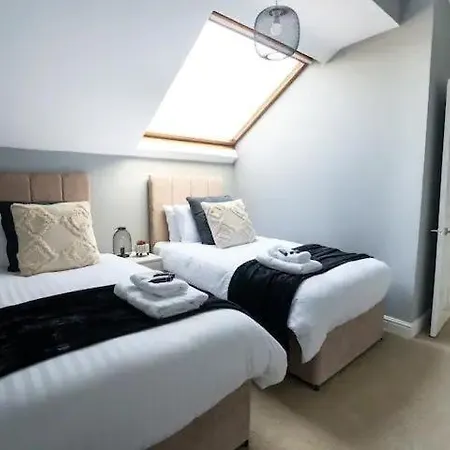 Hébergement de vacances Modern 5br -fast Wifi & Parking