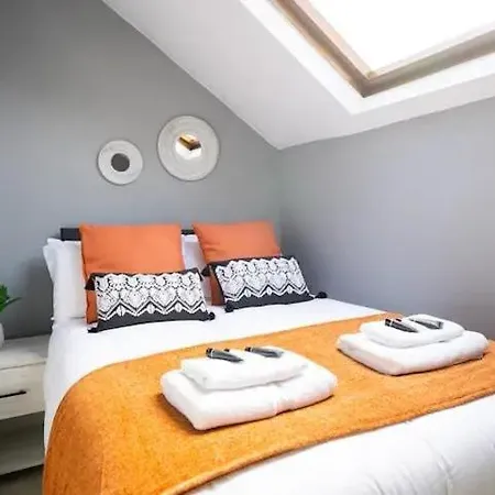 Bright 5Br Home -Free Wifi & Parking- Netflix Prázdninový dům *
