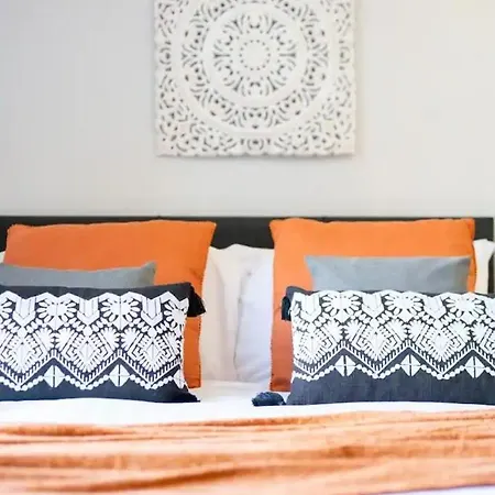 Ferienhaus Modern 5Br Home -Fast Wifi & Parking Leeds (West Yorkshire)