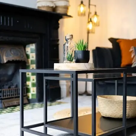 Ferienhaus Modern 5Br Home -Fast Wifi & Parking