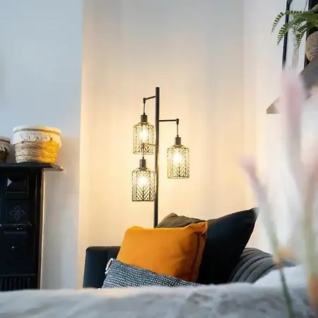 Modern 5Br Home -Fast Wifi & Parking