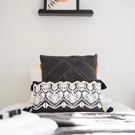 Ferienhaus Modern 5Br Home -Fast Wifi & Parking Leeds (West Yorkshire)