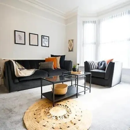 Bright 5Br Home -Free Wifi & Parking- Netflix Prázdninový dům Leeds (West Yorkshire)