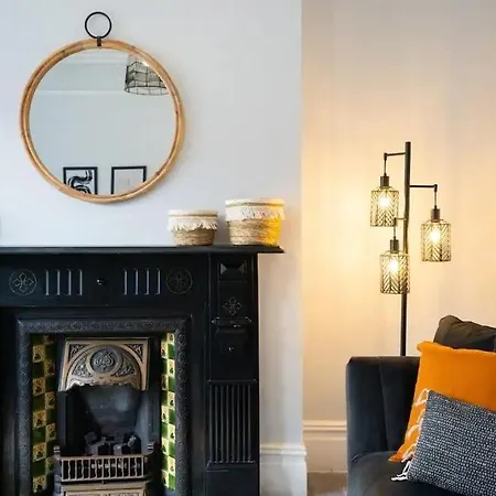 Relocation Stays 5Br Home -Fast Wifi & Parking- Netflix Сasa de vacaciones