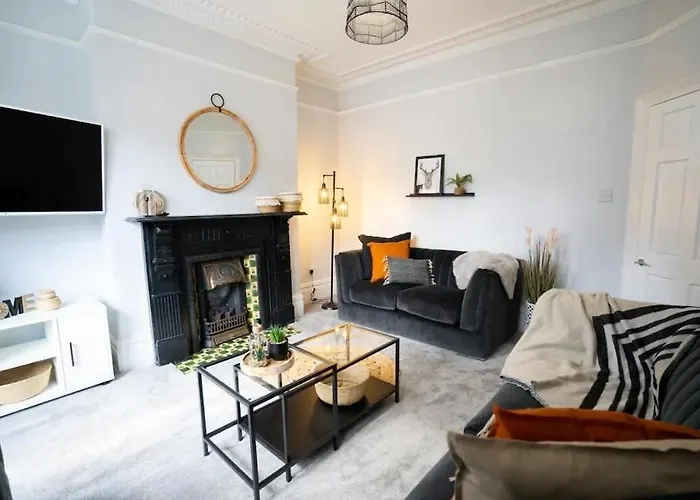 Ferienhaus Modern 5Br Home -Fast Wifi & Parking Leeds (West Yorkshire)