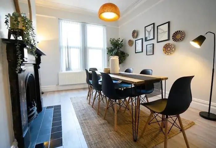 Relocation Stays 5Br Home -Fast Wifi & Parking- Netflix