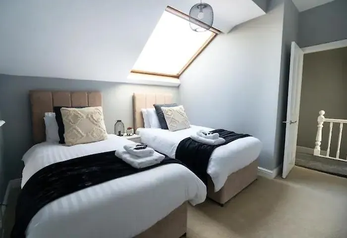 Hébergement de vacances Modern 5br -fast Wifi & Parking