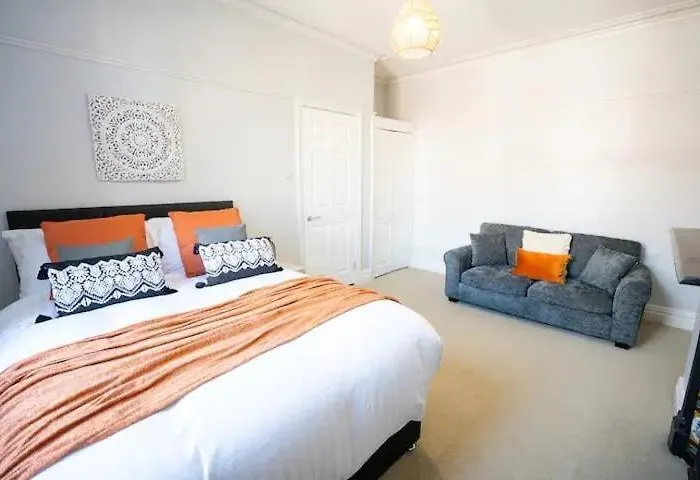 Сasa de vacaciones Relocation Stays 5Br Home -Fast Wifi & Parking- Netflix