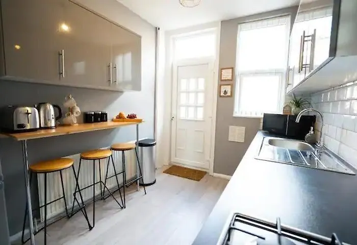 Relocation Stays 5Br Home -Fast Wifi & Parking- Netflix