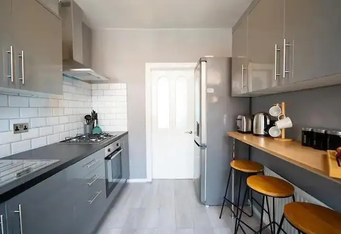 Relocation Stays 5Br Home -Fast Wifi & Parking- Netflix Сasa de vacaciones *