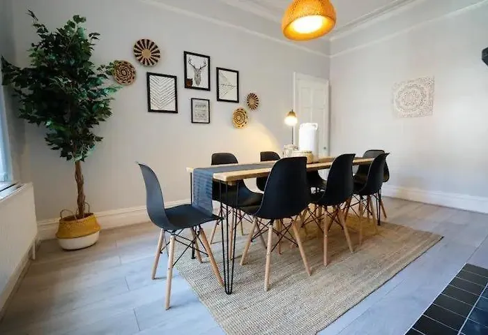 Relocation Stays 5Br Home -Fast Wifi & Parking- Netflix Сasa de vacaciones *