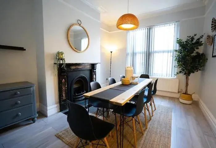 Modern 5br -fast Wifi & Parking * Leeds (West Yorkshire)