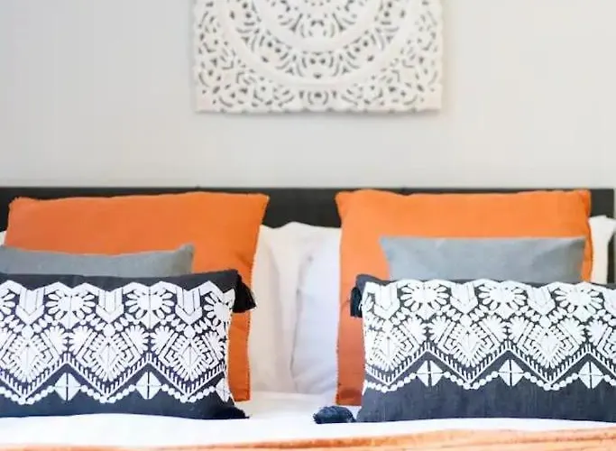 Сasa de vacaciones Relocation Stays 5Br Home -Fast Wifi & Parking- Netflix Leeds (West Yorkshire)