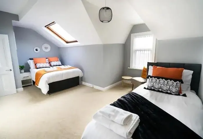 Modern 5br -fast Wifi & Parking