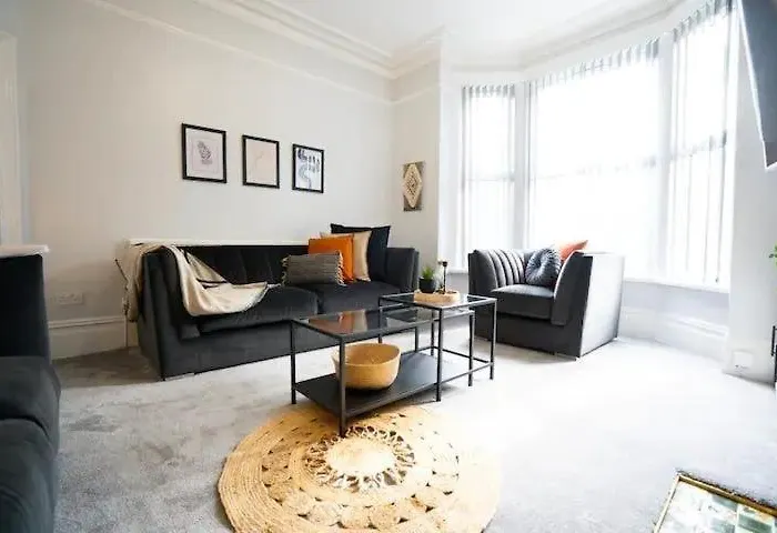 Relocation Stays 5Br Home -Fast Wifi & Parking- Netflix Сasa de vacaciones Leeds (West Yorkshire)