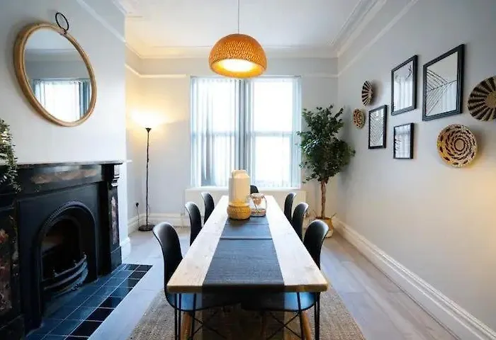 Сasa de vacaciones Relocation Stays 5Br Home -Fast Wifi & Parking- Netflix