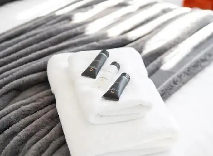 Modern 5br -fast Wifi & Parking Leeds (West Yorkshire)