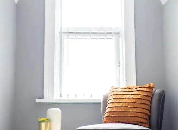 Ferienhaus Modern 5Br Home -Fast Wifi & Parking *