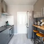 Comfortable 5br -free Wifi & Parking- Netflix Hébergement de vacances *