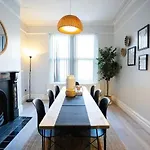 Hébergement de vacances Comfortable 5br -free Wifi & Parking- Netflix