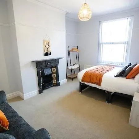 Σπίτι διακοπών Bright 5Br Home -Free Wifi & Parking- Netflix *