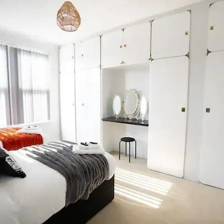 Bright 5Br Home -Free Wifi & Parking- Netflix Σπίτι διακοπών