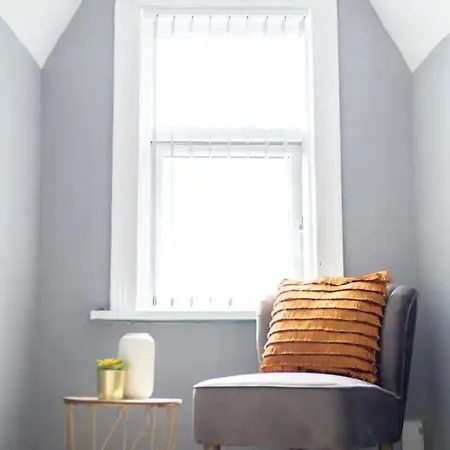 Σπίτι διακοπών Bright 5Br Home -Free Wifi & Parking- Netflix *